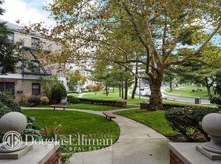 8 W Mill Dr APT 3D, Great Neck, NY