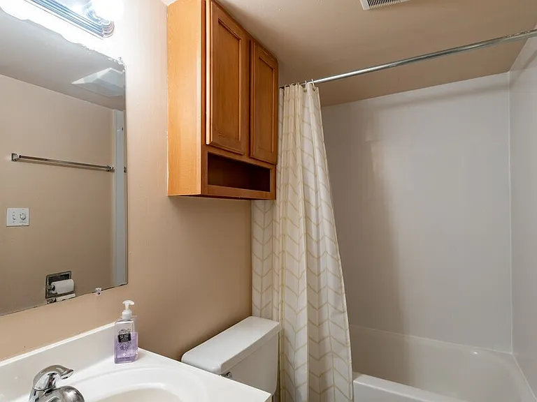 307 THOMPSON FURNISHED STUDIO APARTMENTS — Photo 14