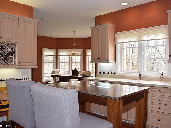 3rd image of 11384 Woods Bay Ln
