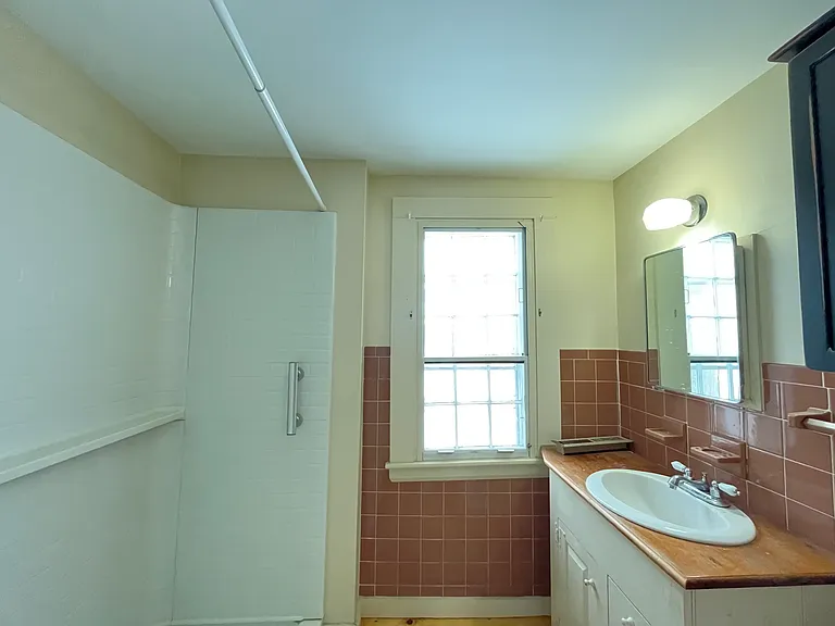 First floor 3/4 bathroom (shower stall)