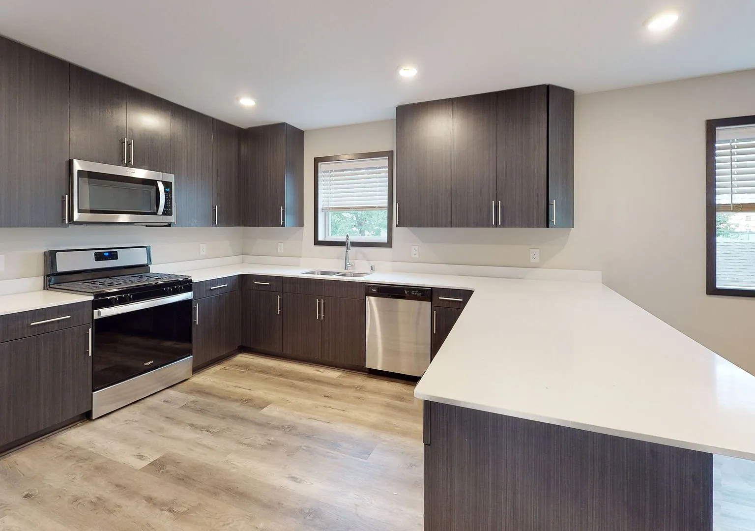 1014 16th Ave SE Duplex — Photo 2