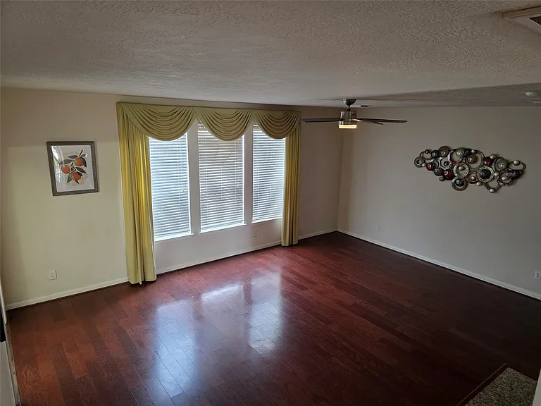 2715 Riverhollow Ln — Photo 9