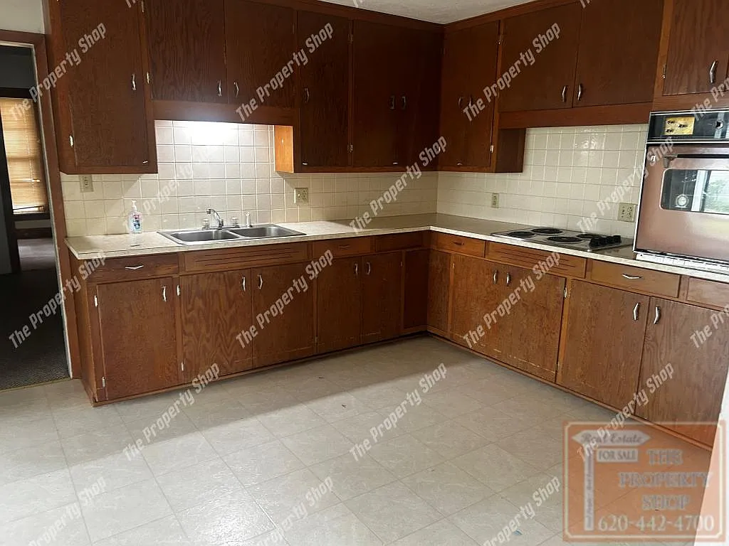 403 E 11th Apt #2 — Photo 4