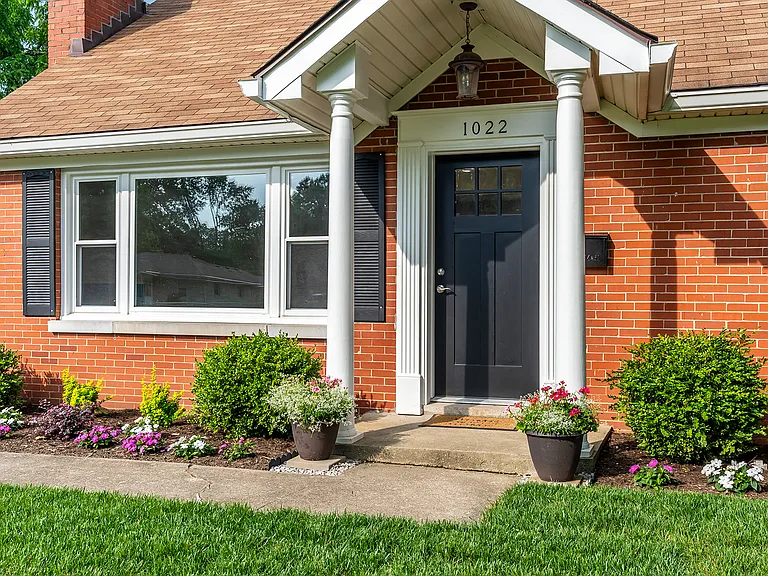 1022 Della Dr — Photo 4