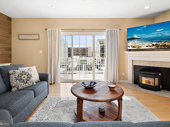 3rd image of 617 Salt Spray Rd Unit D