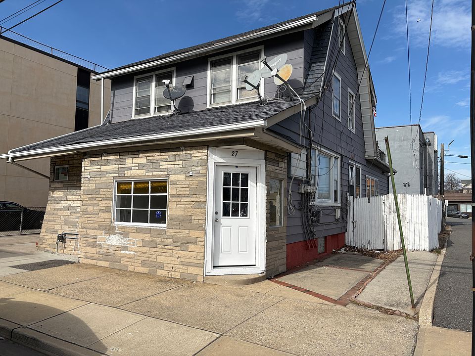 1st image of 27 W Hawthorne Ave APT 1