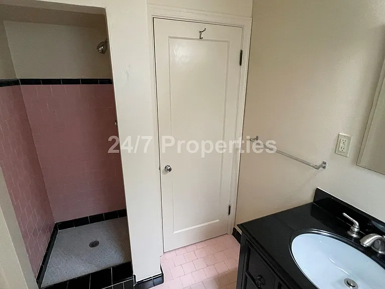 3425 SW 11th Ave #4 — Photo 8