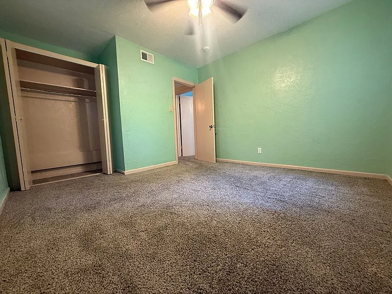 580 Berkshire Rd — Photo 6