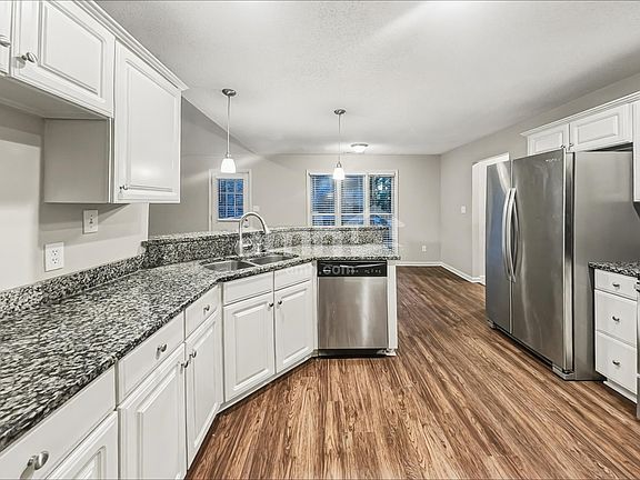 3rd image of 581 Thornbush Trce