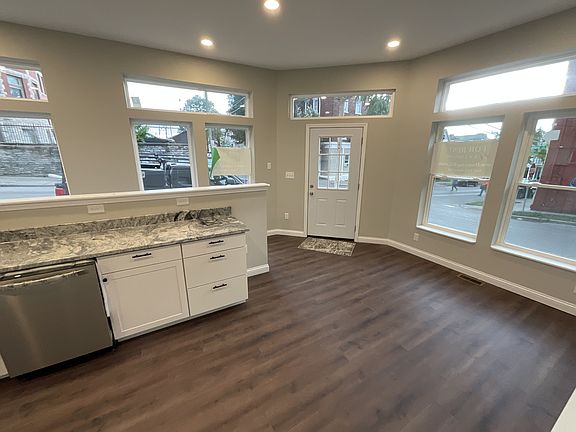 3rd image of 2300 Stratford Ave #1