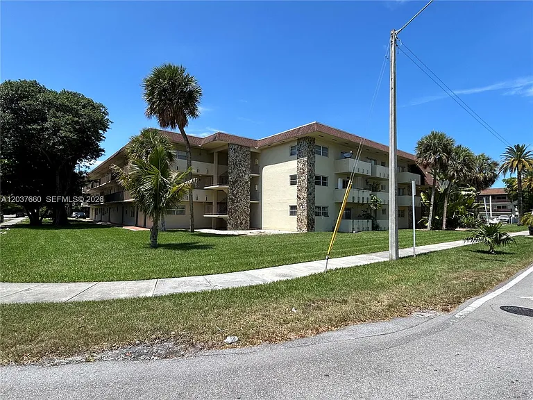 7505 SW 82nd St #320 — Photo 35