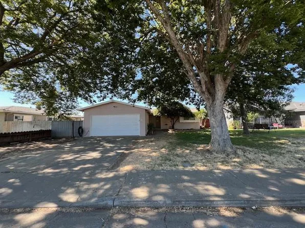 42 Manor Ave, Gustine, CA 95322