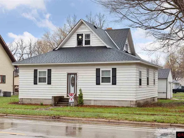 490 1st St NW, Wells, MN 56097