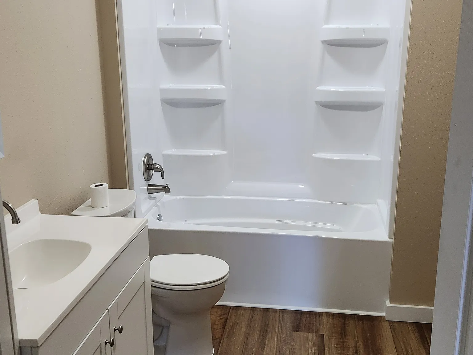 3 bed, 900 sqft, $1,050 — Photo 4
