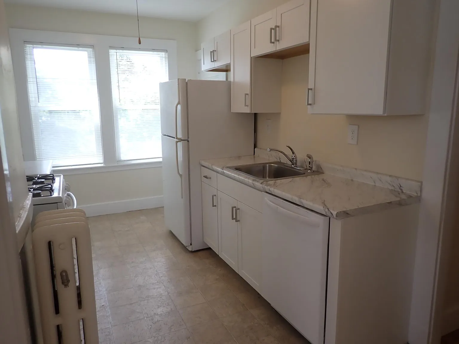 1 bed, 850 sqft, $2,200 — Photo 3