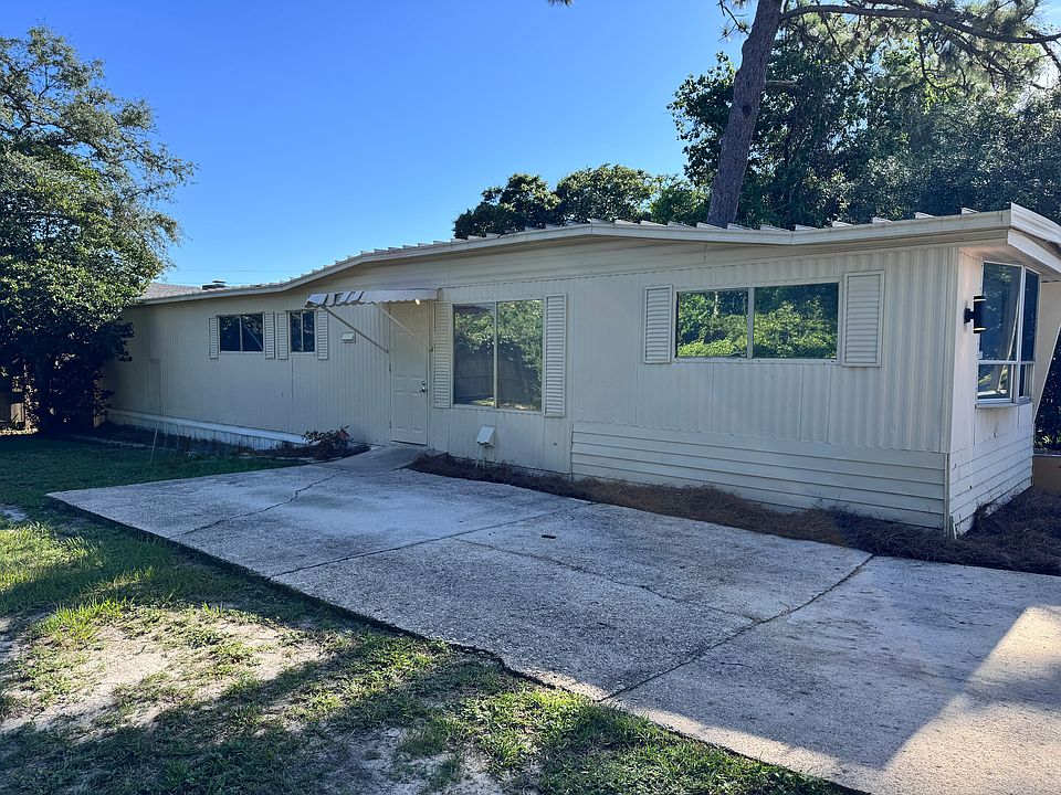 1st image of 812 Blossom Dr