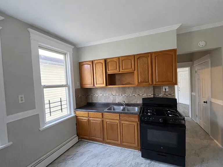 733 S 18th St #2R — Photo 2