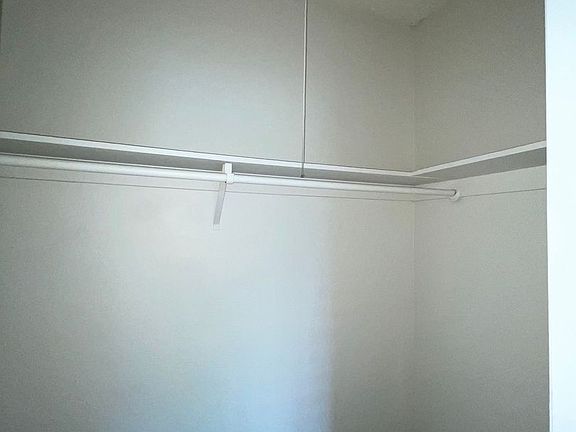 4th image of 13115 Oxnard St APT 17