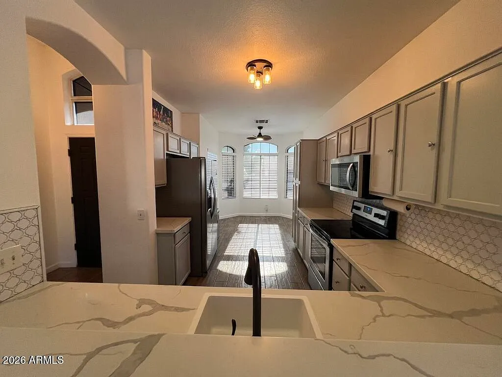3 bed, 2.0 bath, 1533 sqft, $2,500 — Photo 3