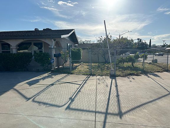 5th image of 677 W Chase Ave
