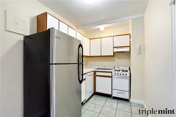 Sold by Triplemint | media 11