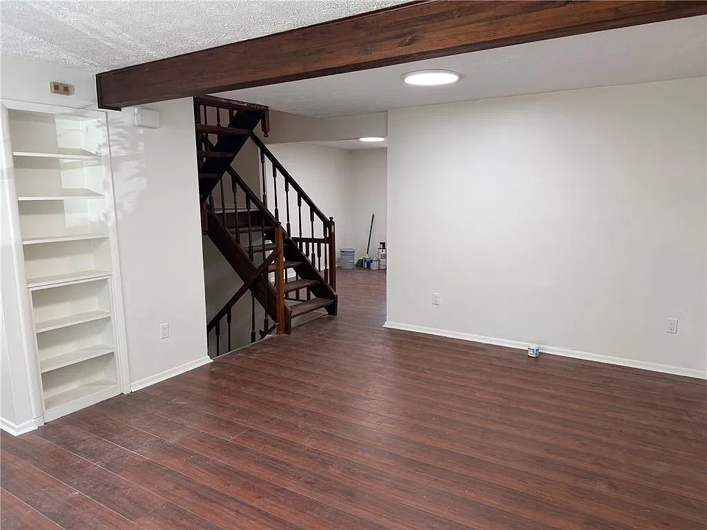 3 bed, 2.5 bath, 1654 sqft, $2,100 — Photo 3