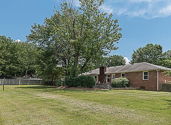 2nd image of 113 Edison Cir