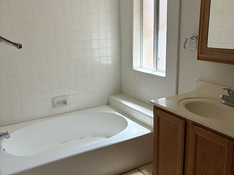 1425 N San Joaquin Dr — Photo 9