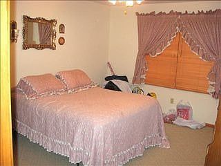 4th image of 256 Henderson Ln