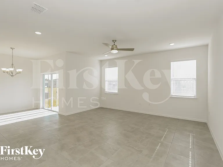 531 Crown Rose Dr — Photo 3