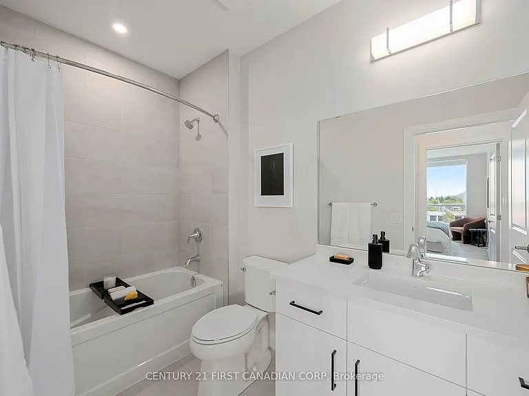 4286 King St E #905 — Photo 15