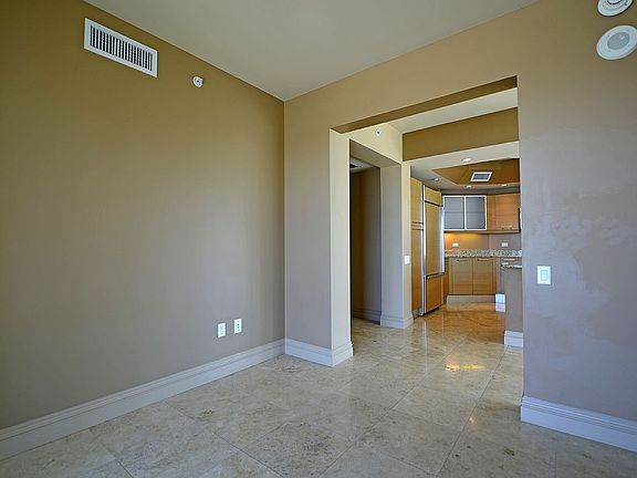 4th image of 322 Karen Ave Unit 1408