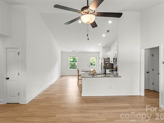 4th image of 2412 Mintew Cir