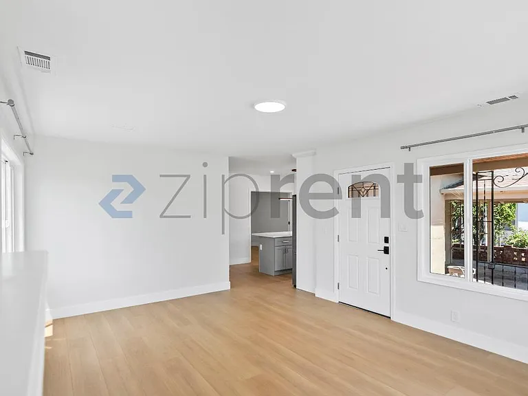 1835 Catherine St — Photo 9