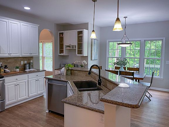 5th image of 403 Peachtree Point Ct