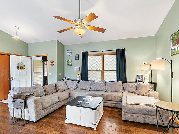 5th image of 919 Spring Dr
