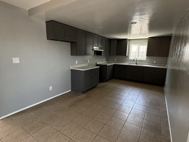 1255 Velasco St #A — Photo 4