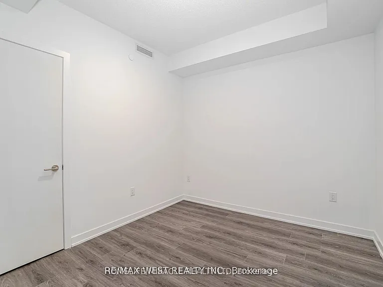 9 Tecumseth St #401 — Photo 14