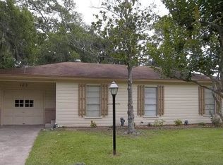 123 Lakewood Dr, Clute, TX 77531