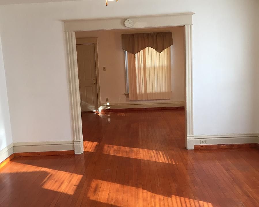 Living/Dining Room (Hardwood Floors)