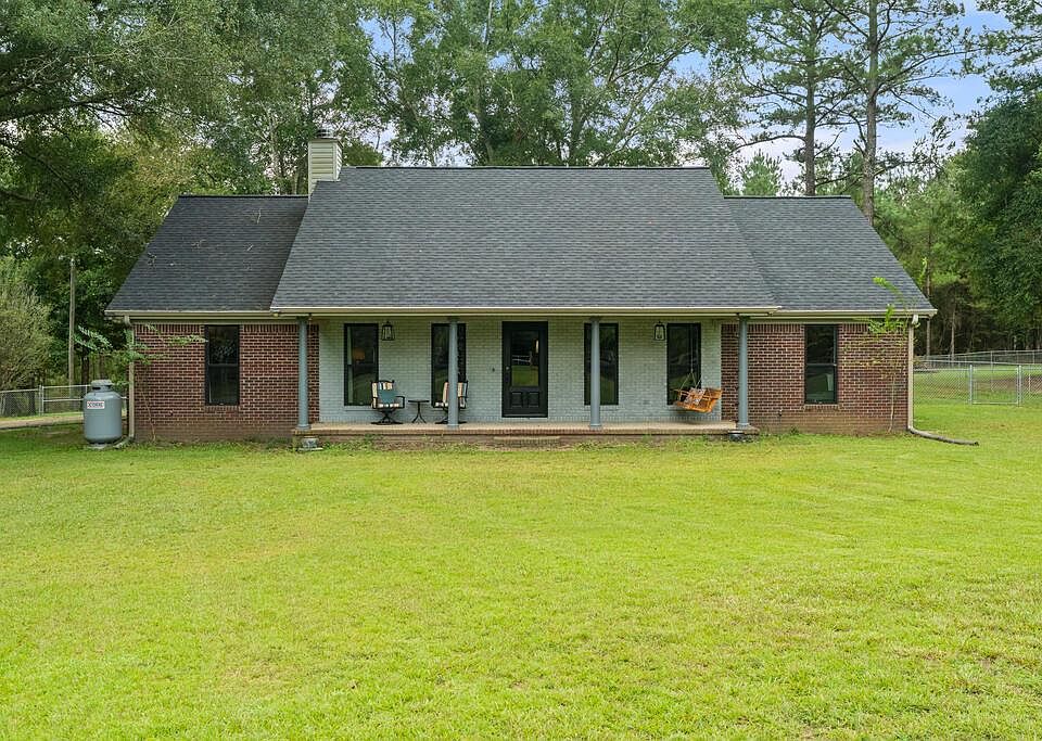 1st image of 16 Shelton Cedar Rd