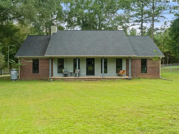 16 Shelton Cedar Rd, Moselle, MS 39459