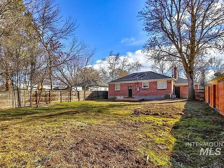 2316 W Kootenai St — Photo 11