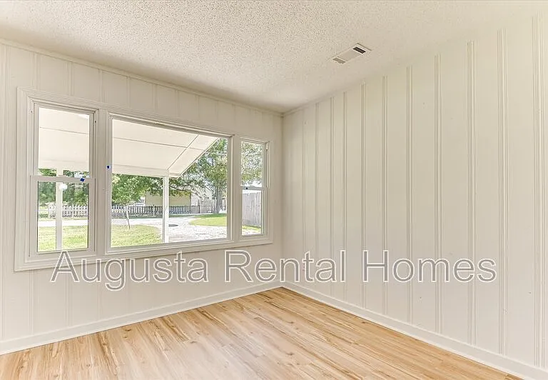 1908 Wylie Dr — Photo 10