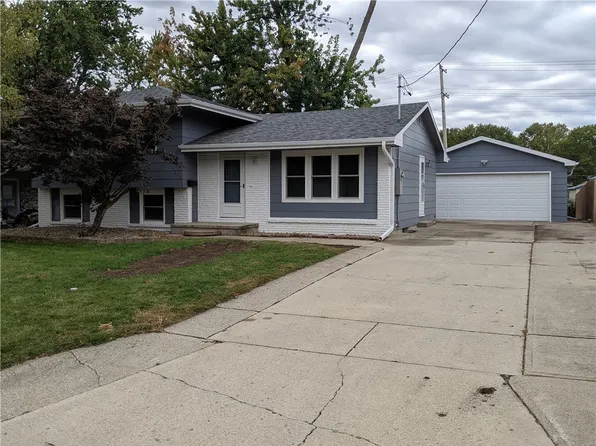 229 E 24th St N, Newton, IA 50208