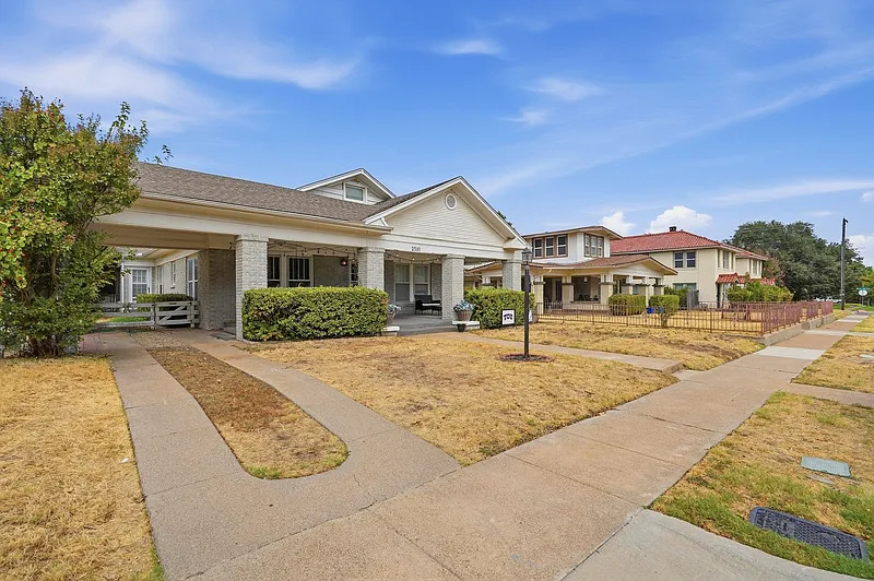 4 bed, 2.0 bath, 2148 sqft, $4,500 — Photo 2