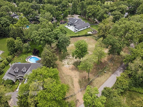 3rd image of 61 Woodley Rd