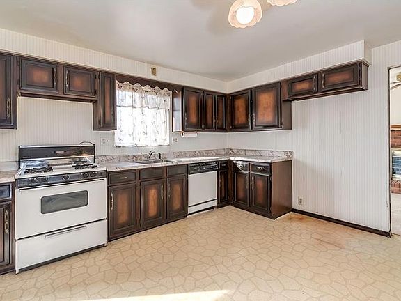 4th image of 2228 Maureen Dr