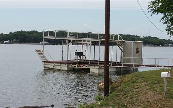 2nd image of 101 Lake Bridge Ln