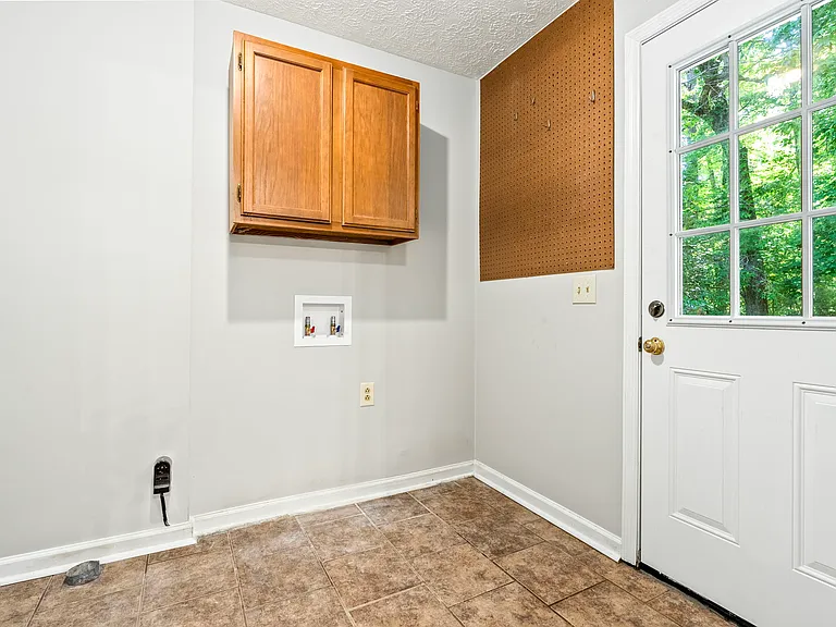 1309 Sanders St — Photo 17